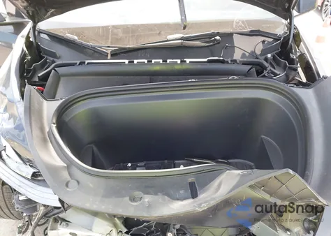 2025 Tesla Model Y Long Range Dual Motor All-Wheel Drive z USA, uszkodzony, nr VIN 7SAYGDED4SF257882